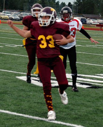 Lakewood “Cougar Mama” Sarah Schultz runs the ball against the Marysville “Tomamamas” on June 17.