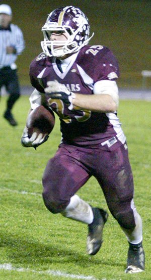 Lakewood senior running back Christian Melton turns upfield against the Lindbergh Eagles in his team’s 43-13 rout of Lindbergh on Nov. 11.