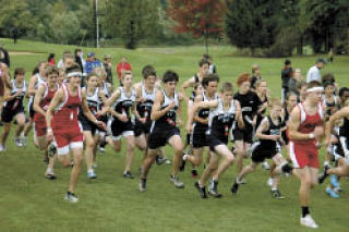 The sophomores of the Arlington cross country team set out to run a strong race at the North County Invite at Cedarcrest Golf Course. Three sophomore boys placed in the top 11