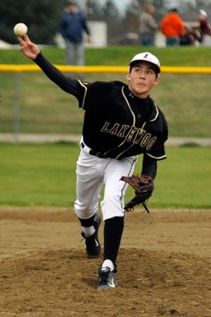 Lakewood’s Matt Seiber throws a pitch during a Tuesday