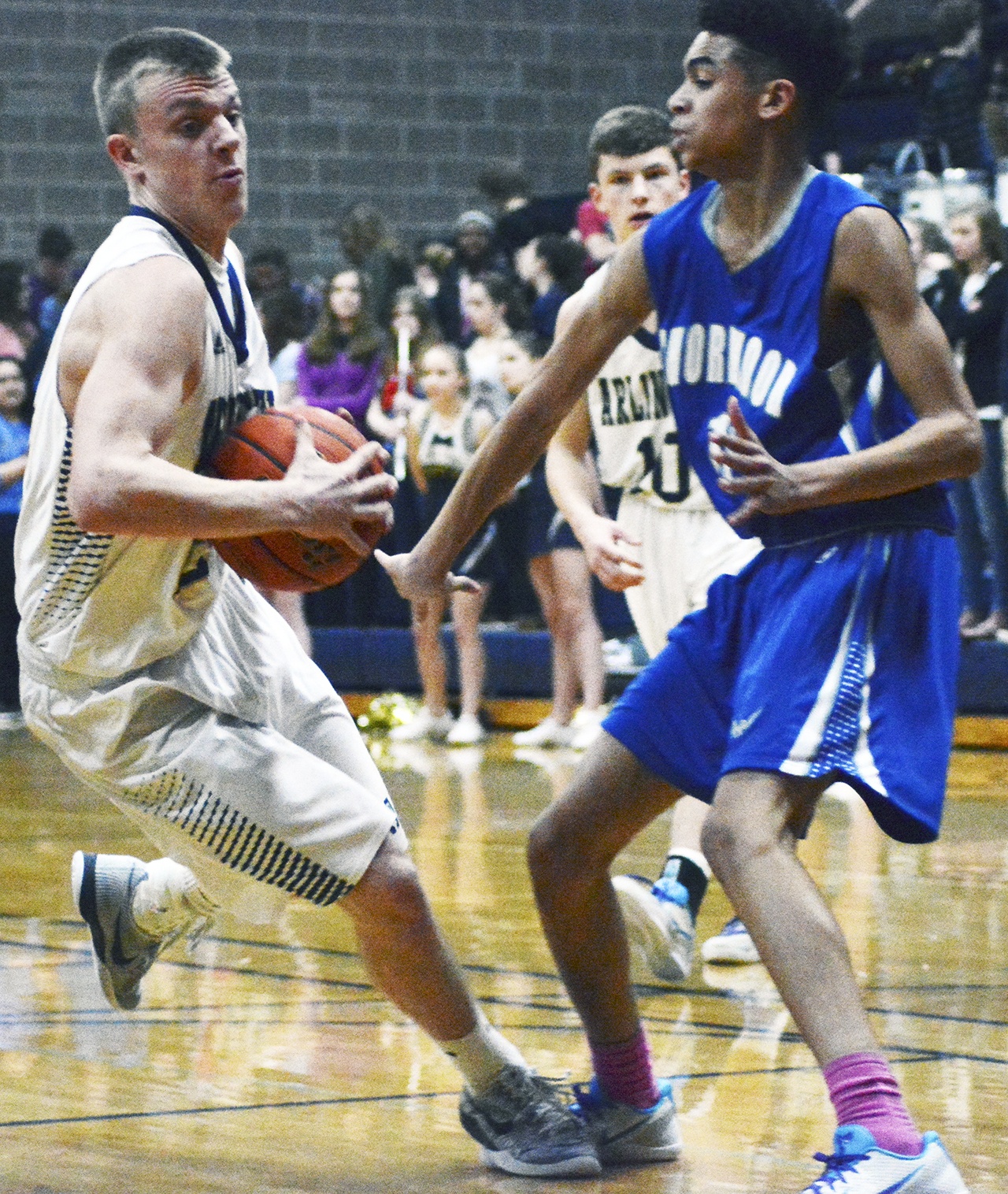 Arlington’s Drew Bryson plants to for a layup. Brandon Adam/Staff Photo