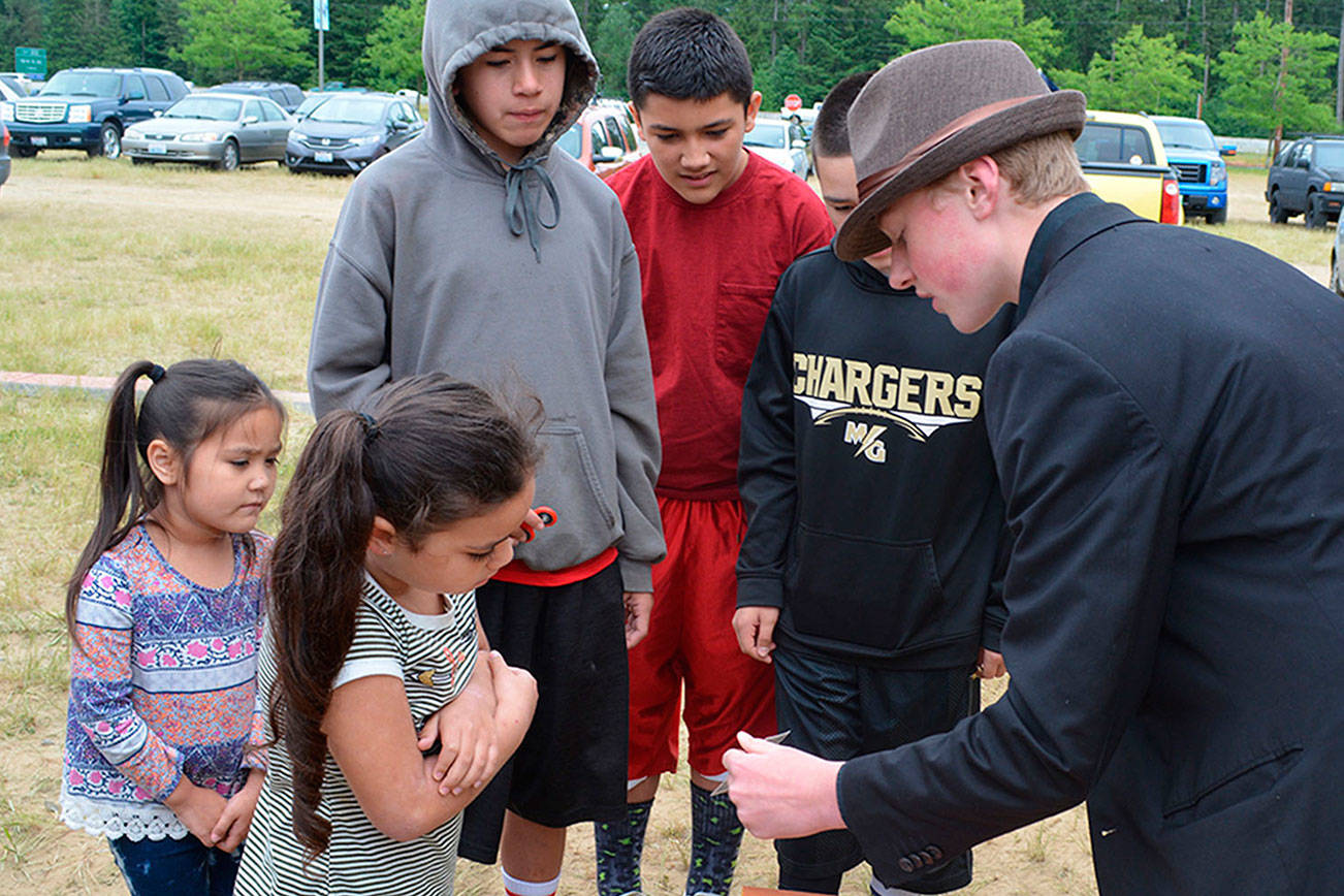 Local teen shows slick hands with card tricks