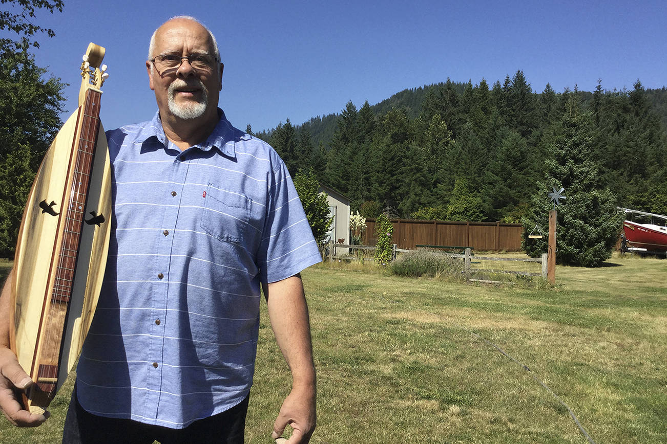 Arlington craftsman keeps alive the sound of the mountain dulcimer